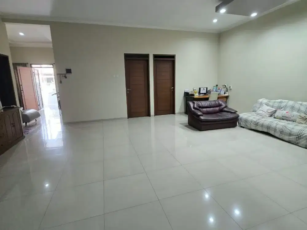 TERMURAH DIJUAL CEPAT RUMAH RAPI SIAP HUNI NYAMAN TERAWAT LOKASI DI TAMAN HOLIS INDAH 2 BANDUNG
