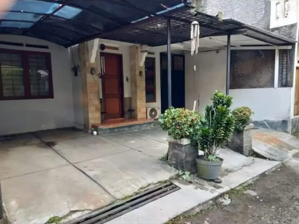 DIJUAL RUMAH DALAM KOMPLEK CIGADUNG LOKASI STRATEGIS KEAMANAN 24 JAM