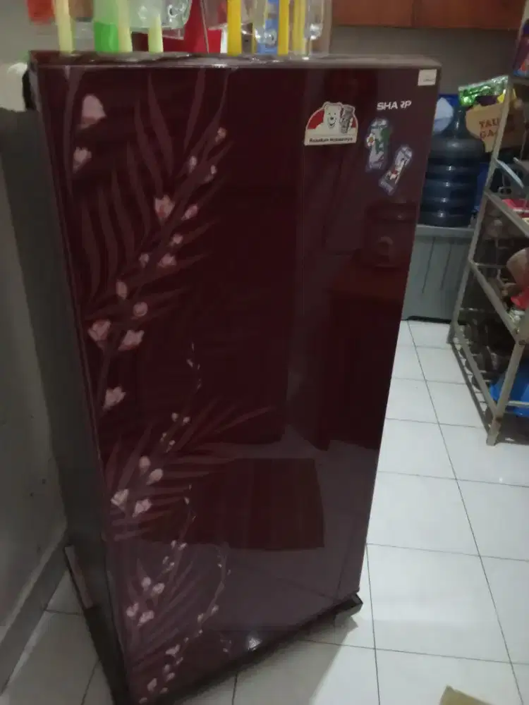 Kulkas merk SHARP 1 pintu.
