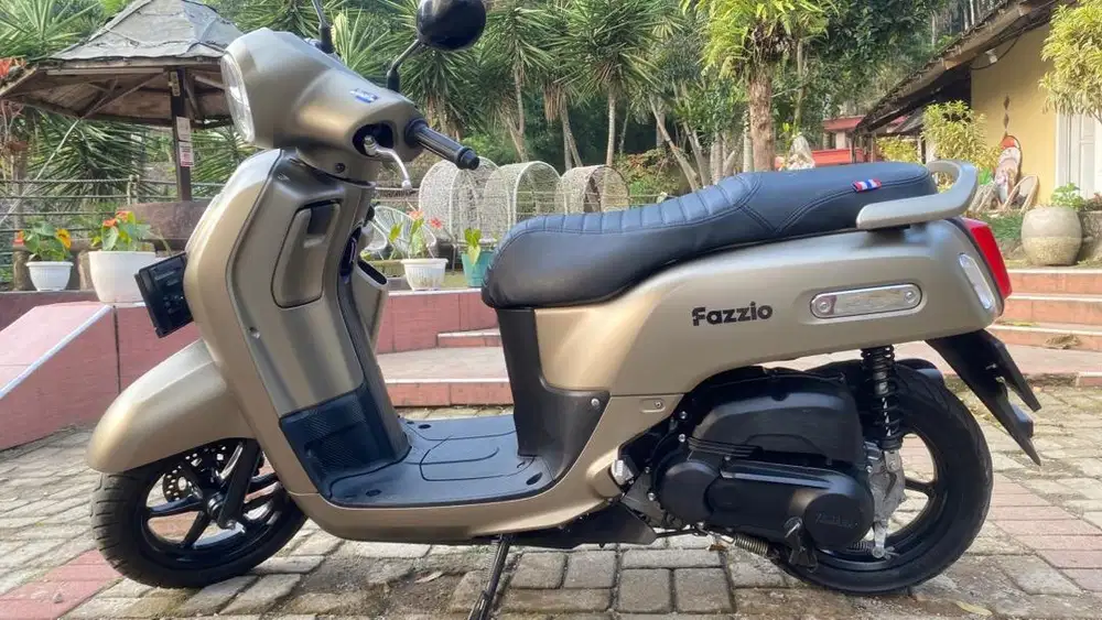 YAMAHA FAZZIO LUX TITAN 2025
