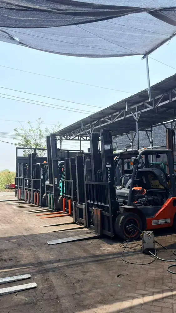 JUAL BELI FORKLIFT BEKAS BERKUALITAS UNIT NORMAL SIAP KERJA TAHUN MUDA