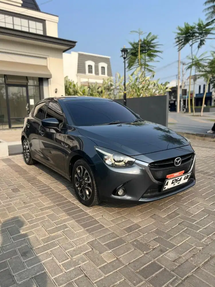 MAZDA 2 R SKYACTIVE MATIC 2015