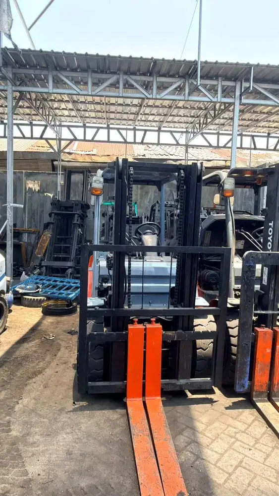 TOYOTA 3 TON MAST 3 METER LANGSUNG PEMILIK