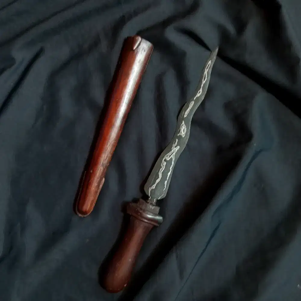 Tombak sepuh panggang lele pamor rojo gundolo warangka sken
