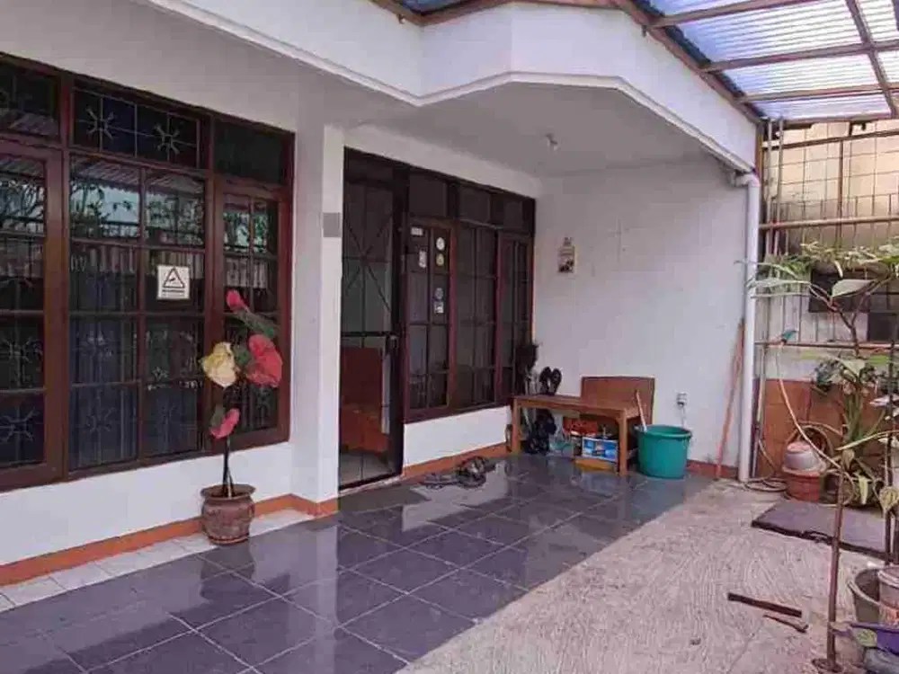 Rumah bagus siap huni di Turangga Buah Batu, lingkungan tenang