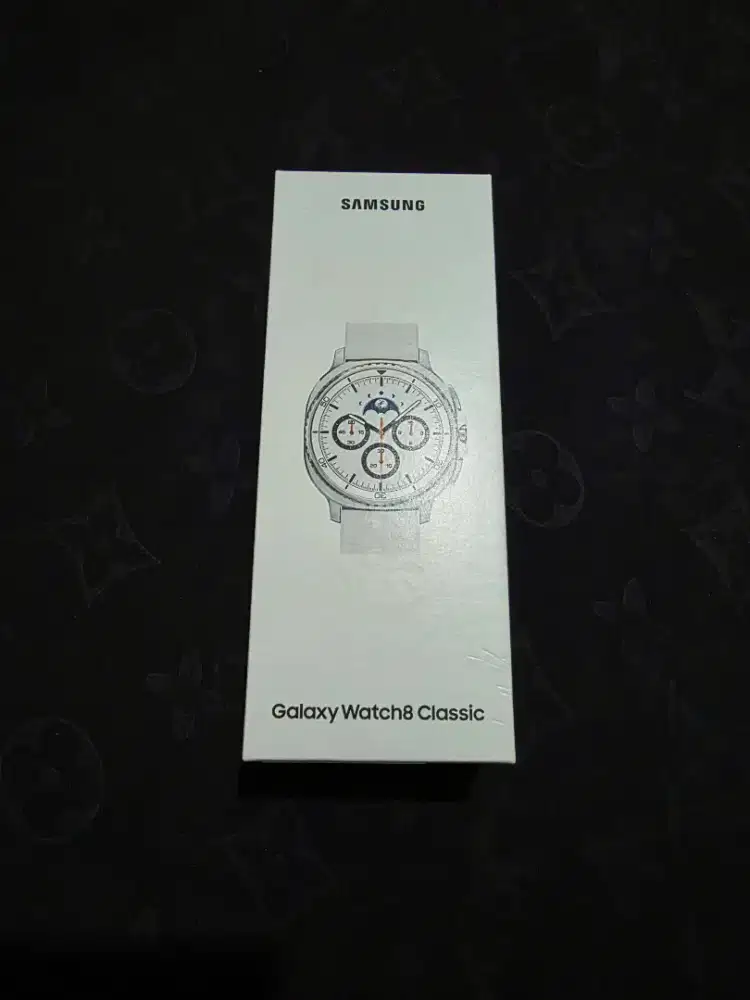 FOR SALE SAMSUNG GALAXY WATCH 8 CLASSIC LIKE NEW WARRANTY ACTIVE