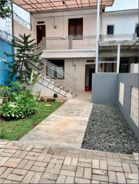Kontrakan cantik dengan teras & taman - bayar per 6 bulan dimuka