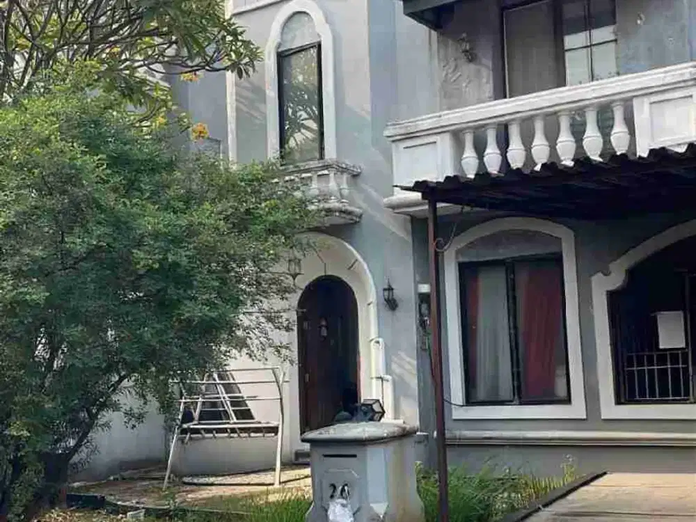 DIJUAL RUMAH LUAS 200M2 BELAKANG NYA KOLAM RENANG DI ROYAL SERPONG VILLAGE