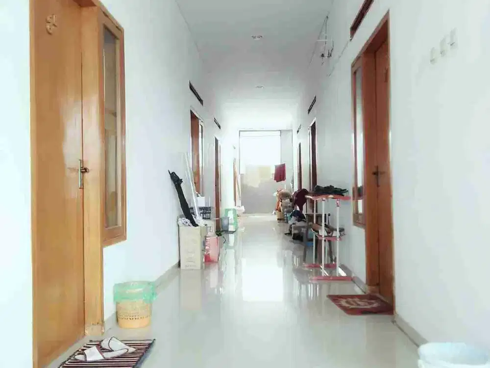 MURAH CIKUTRA KOST FULL 22PINTU.STRATEGIS LINGKUNGAN KAMPUS 3LANTAI OMSET 19JT/BLN 2.4M NEGO