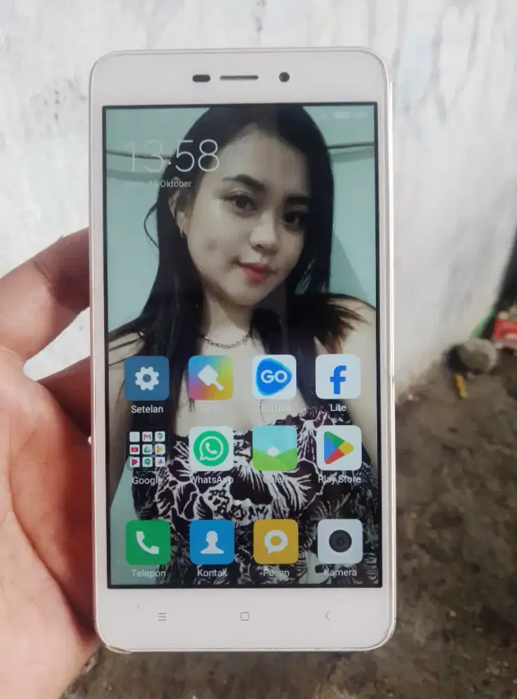 Xiaomi redmi 4a 4G 2/16 layar 5 inchi gold