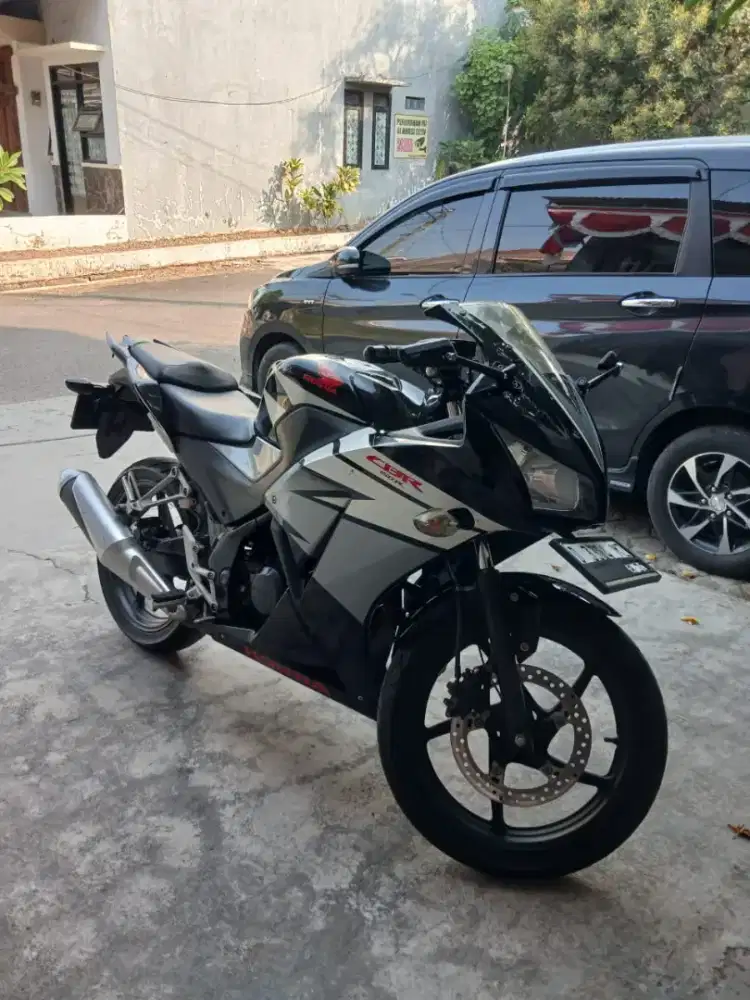 CBR 150 /2015 mulus sekali