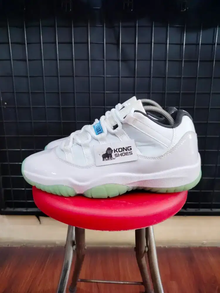 SEPATU JRDN 11 RETRO LOW LEGEND BLUE