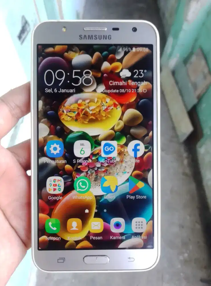 Samsung galaxy J7 2015 4G layar 5.5 inchi amoled