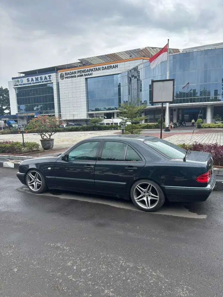 Mercedes-Benz E230 1997 Bensin