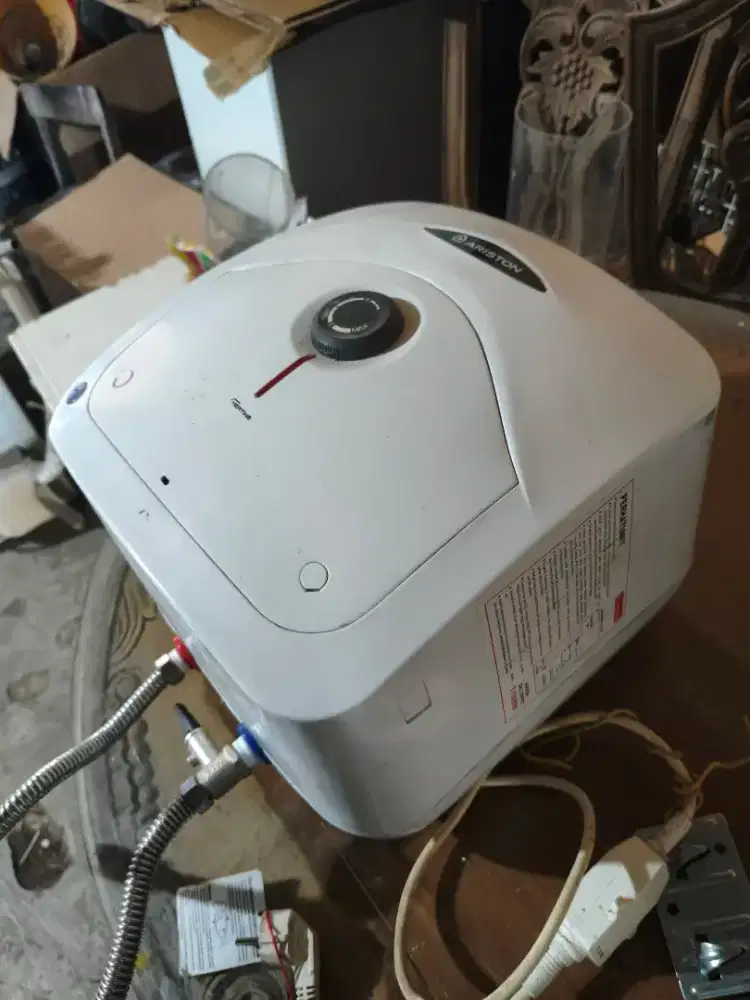 WATER HEATER LISTRIK ARISTON 15 L