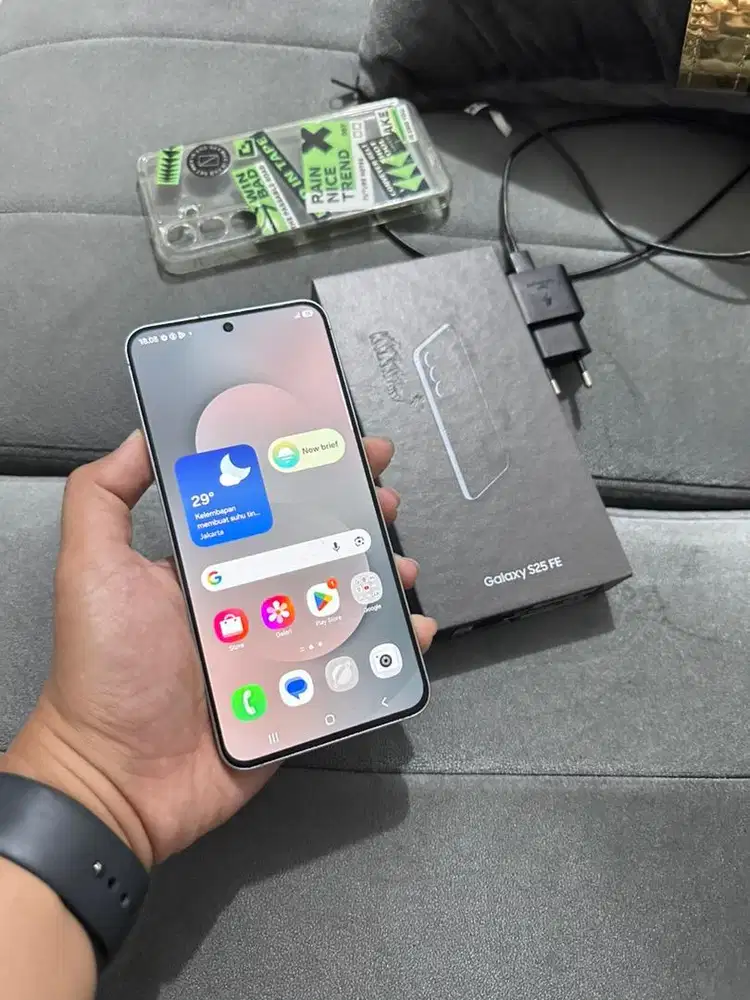 SAMSUNG S25 FE 8/256 GB FULLSET GARANSI 8 BULAN LAGI