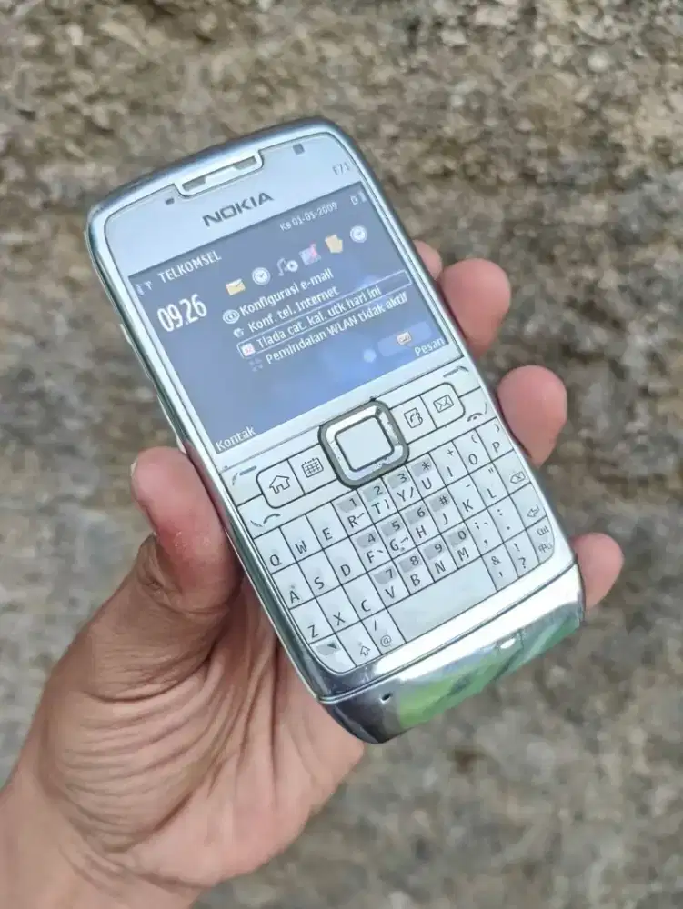Hp jadul nokia E71 white mulus tag E7 N8 E90 E52 nokia 7380 7700 N9