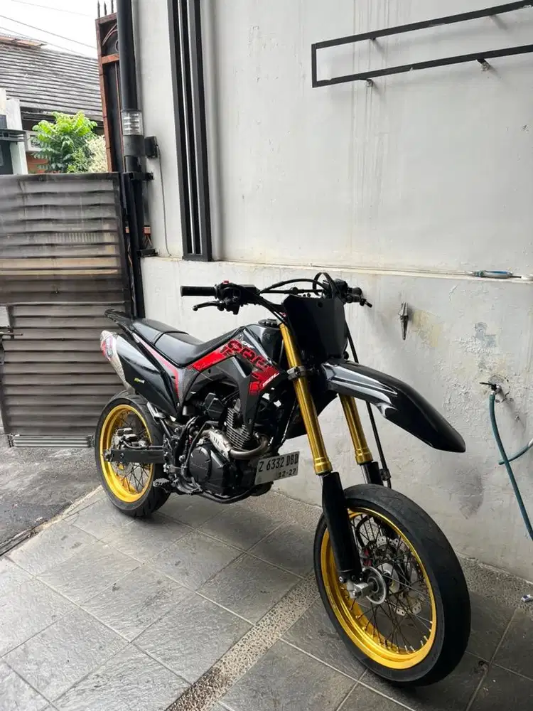 crf supermotooo