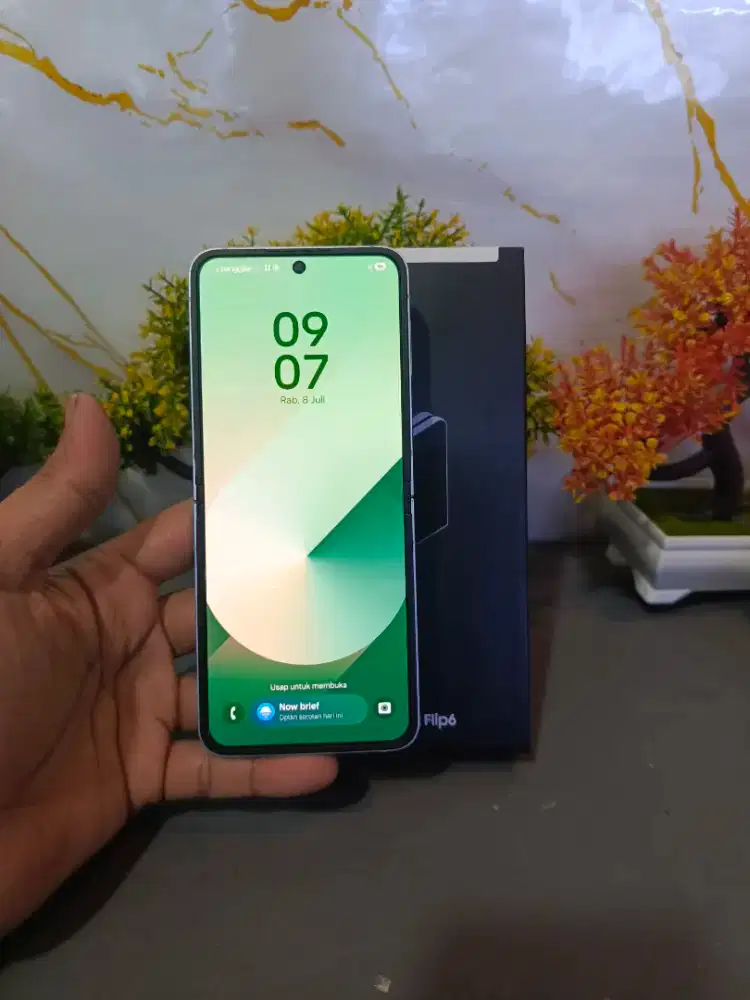 SAMSUNG Z FLIP 6 5G RAM 12/512GB ORIGINAL SEIN MULUS NORMAL

TAMPILAN