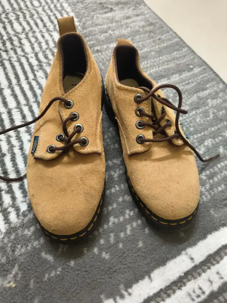Sepatu pesta anak laki