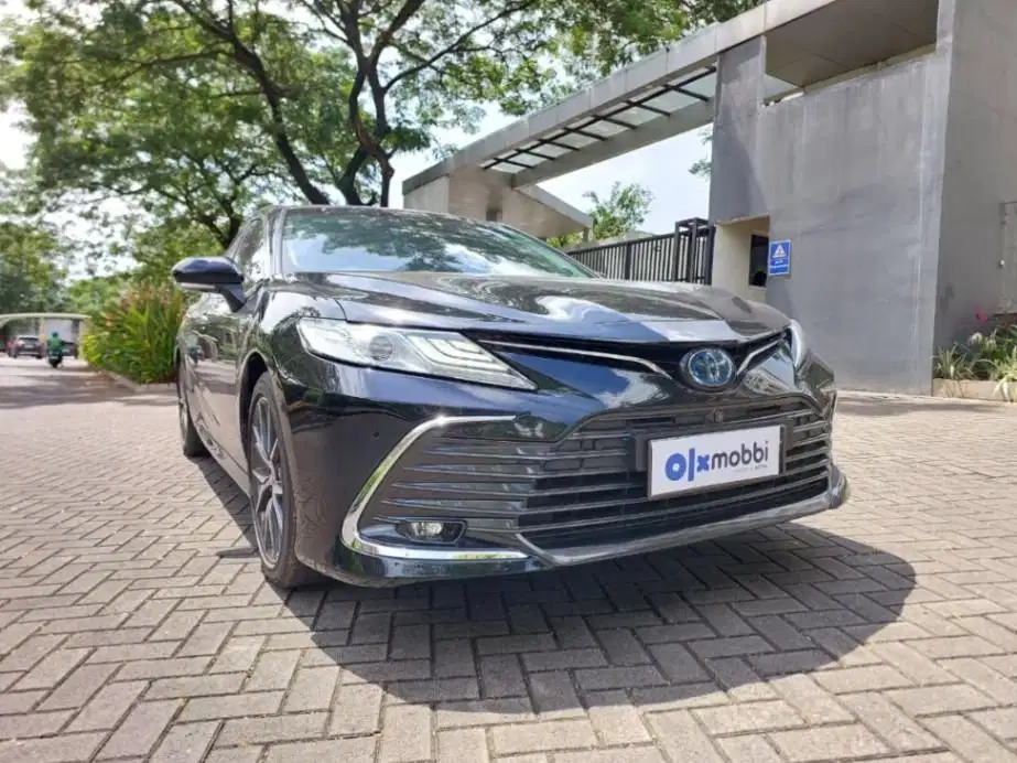 DP 20 JT Toyota Camry 2.5 Hybrid-AT Hitam 2022
