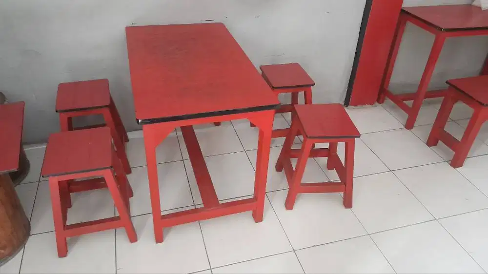 Bangku dan meja belas warkop