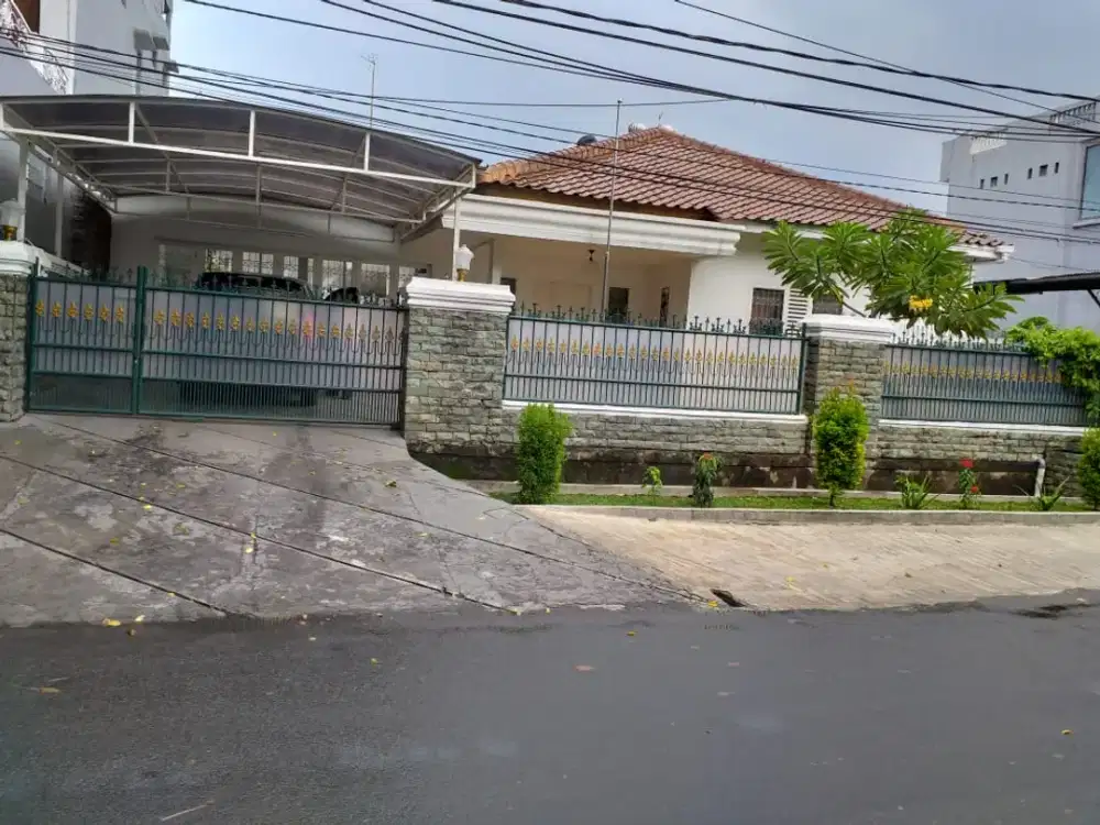 Rumah Bagus SHM Hadap Barat Siap Huni di Komplek Gudang Peluru Raya Tebet Jaksel