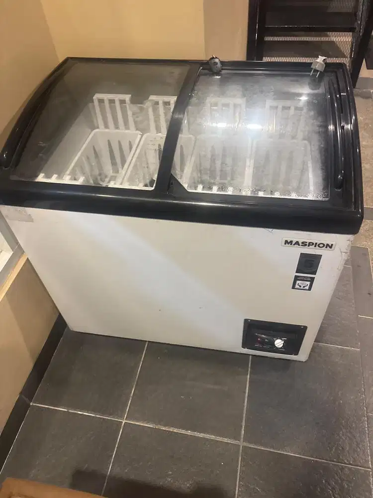 Dijual cepat frezer slidding maspion 4rak orisinil