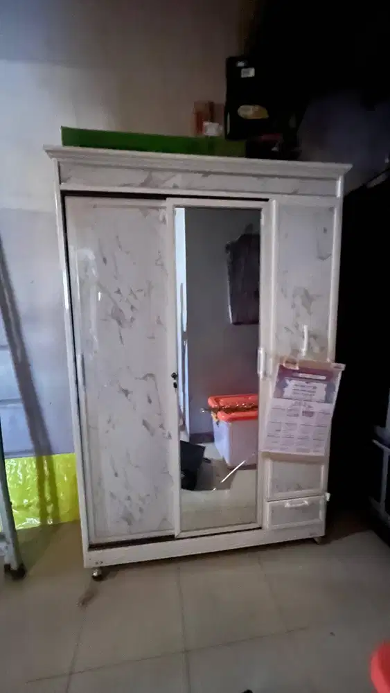 Lemari Aluminium 3 baris