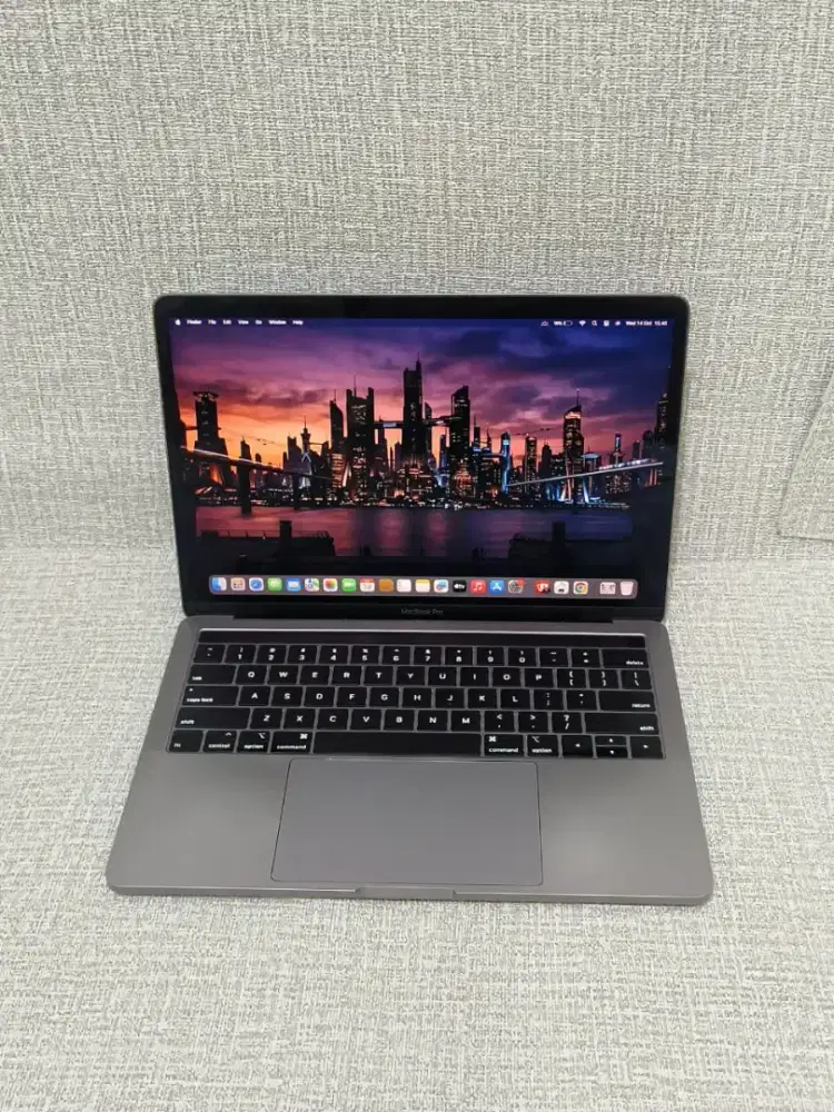 MacBook Pro Retina 13-inch,2019
Intel Core i5
Ram 16 GB
SSD 512 GB