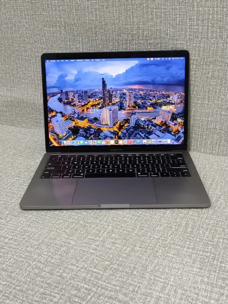 MacBook Pro Retina 13-inch, 2019( Toschbar)Core i7
Ram 16 GB
SSD 512GB