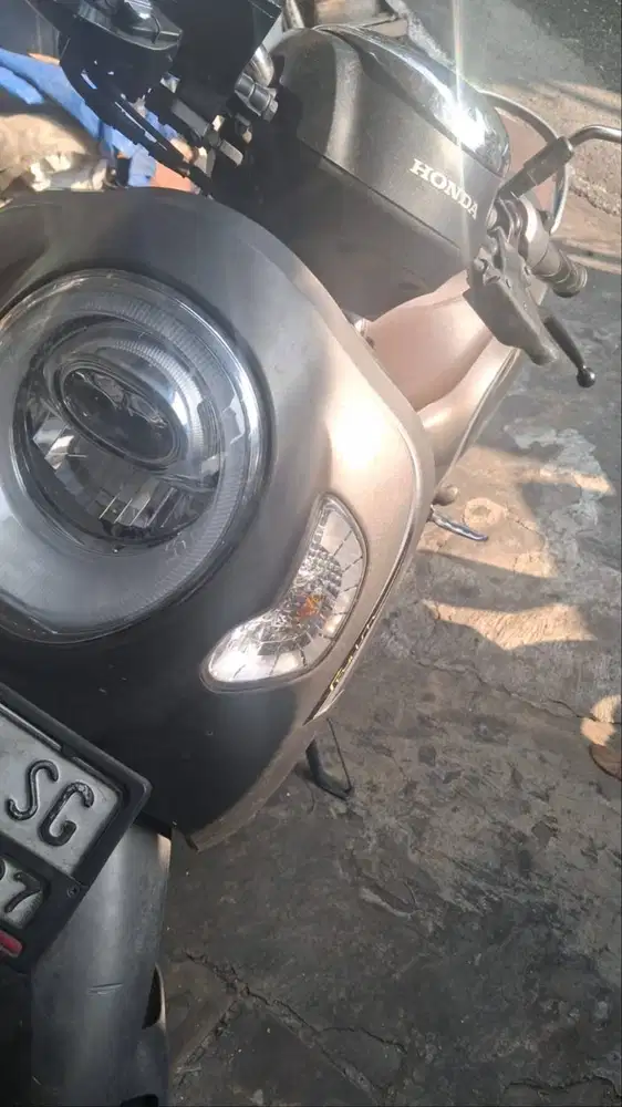 Jual Scoopy tahun 2022 warna coklat