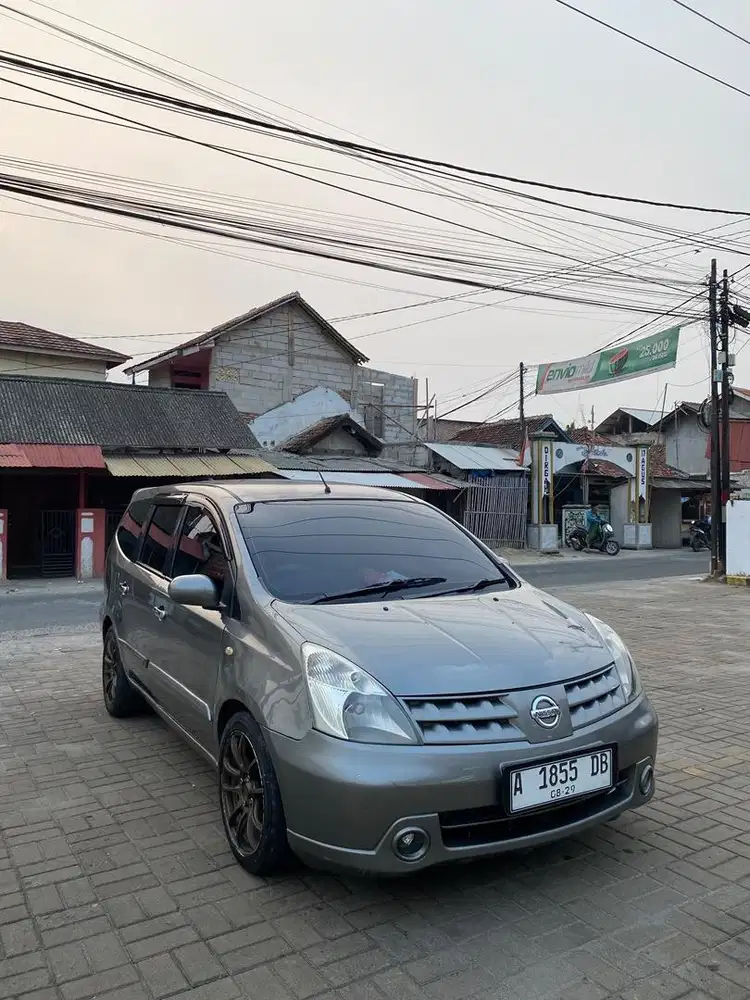 GRAND LIVINA XV 2009 MATIC