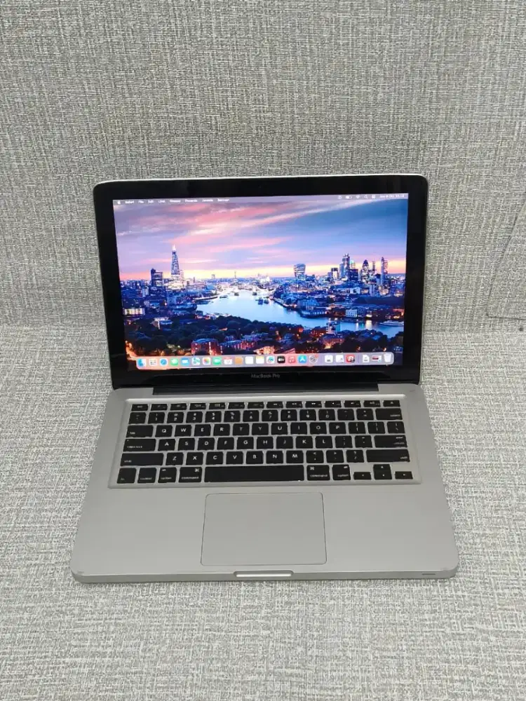 MacBook Pro 13-inch,2012
Intel Core i7
Ram 8 GB
SSD 128 GB