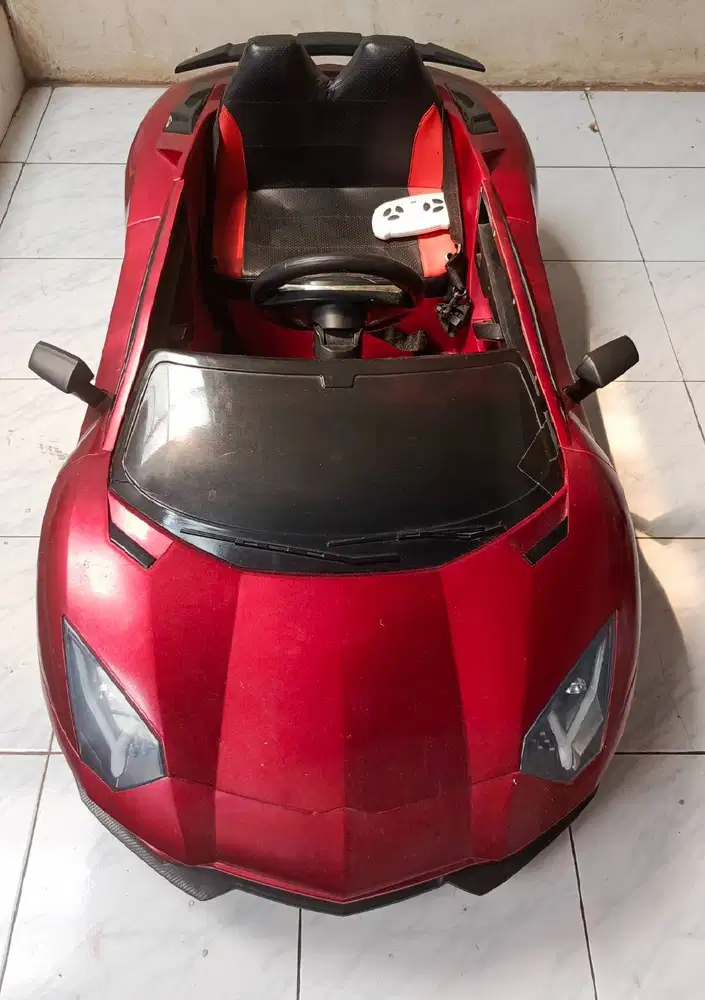 Maianan Mobil Anak dengan Remote Control, Pakai Accu, Lampu Depan LED.