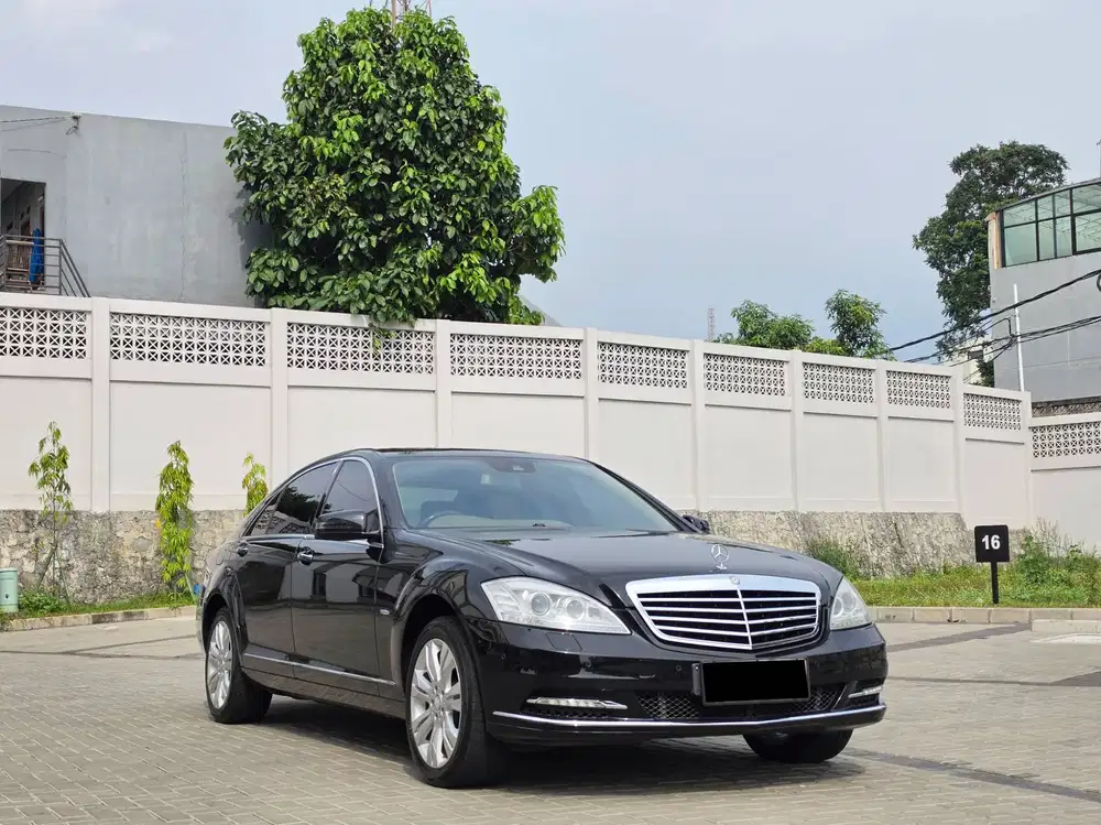 Mercedes-Benz C200 2.0 Avantgarde CKD Sedan