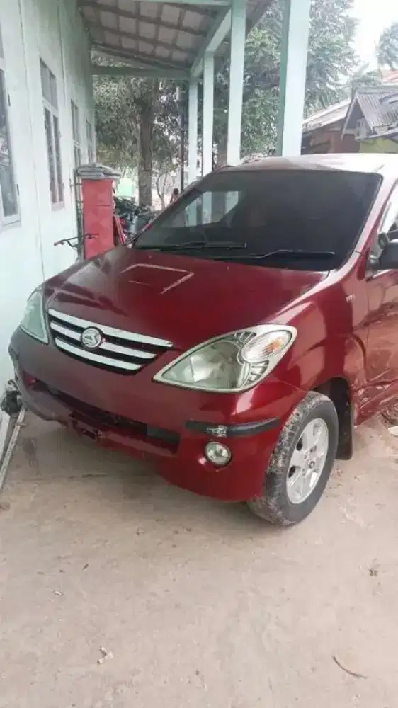 Mobil Daihatsu Xenia tahun 2004