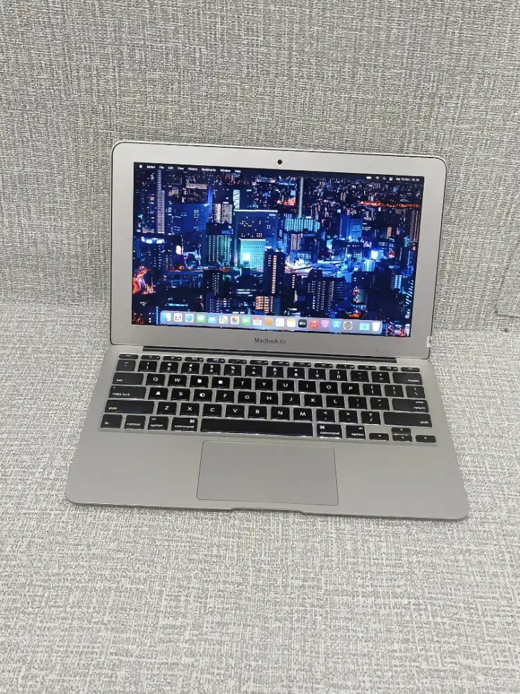 MacBook Air 11-in, 2012
Keyboard Nyala
Intel Core i7
Ram 8GB
SSD 256GB