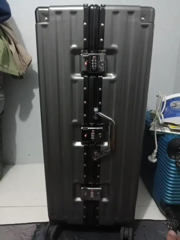 JUAL CEPAT Koper 32 inch ALUMUNIUM FRAME 3 KUNCI TSA -LIKE NEW