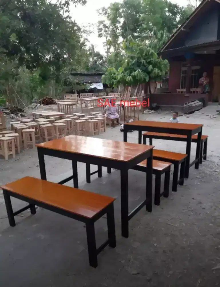 Meja kursi warung makan dan cafe