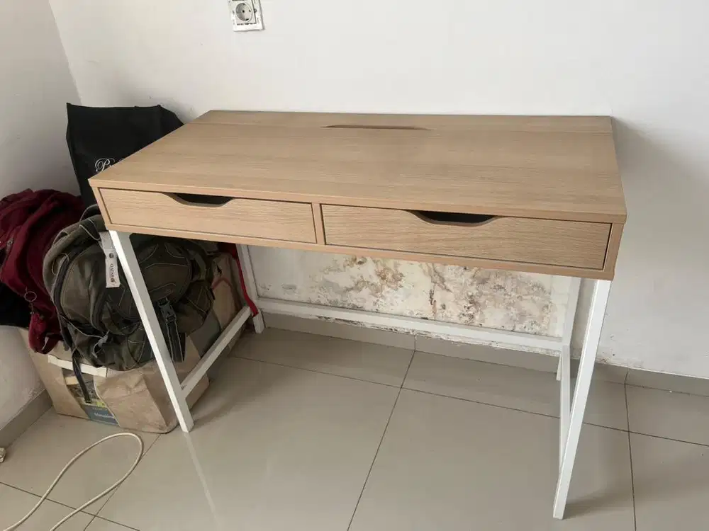 Meja belajar second ikea
