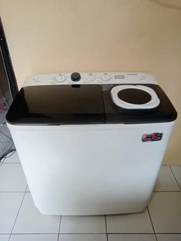 Mesin cuci 2tabung merk TOSHIBA VH-H95MW