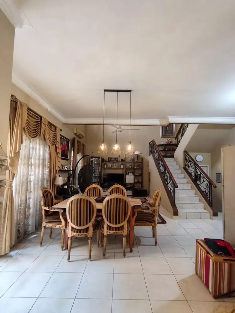Dijual Murah Rumah Besar di Cluster Dekat Mall Kota Wisata Cibubur