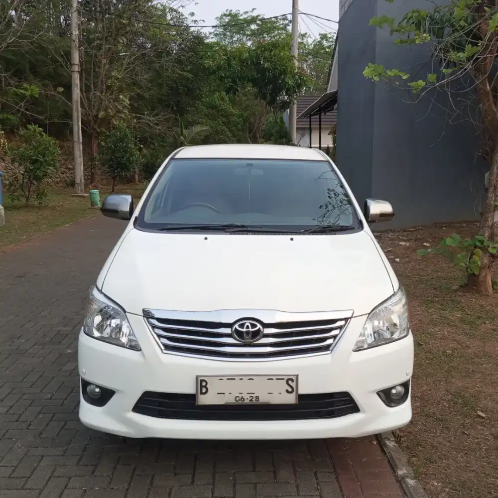 Toyota Innova V 2.0 2013