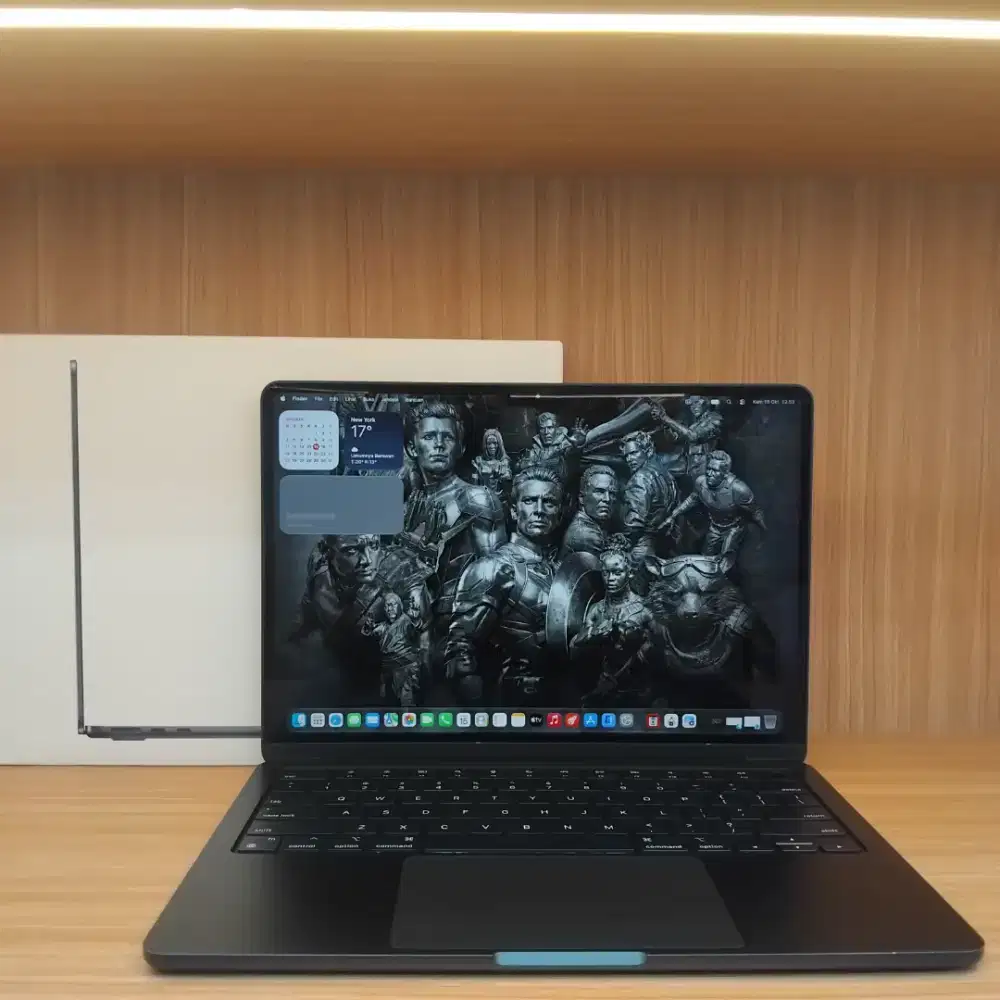 Macbook Air 13, 2022 (M2) eks. RESMI - LENGKAP