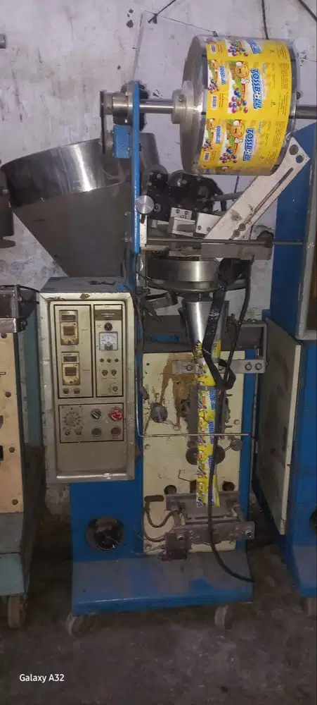 Mesin Vertical Center Seal Korin & Lucky