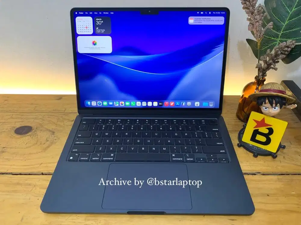 Macbook Air M2 2022 13 inch Retina RAM 16 / 256 SSD LikeNew Garansi On