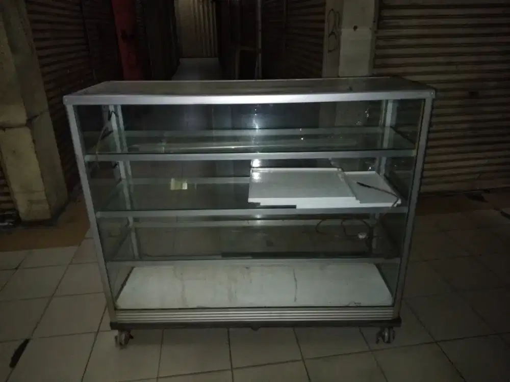 Etalase ada 5 unit