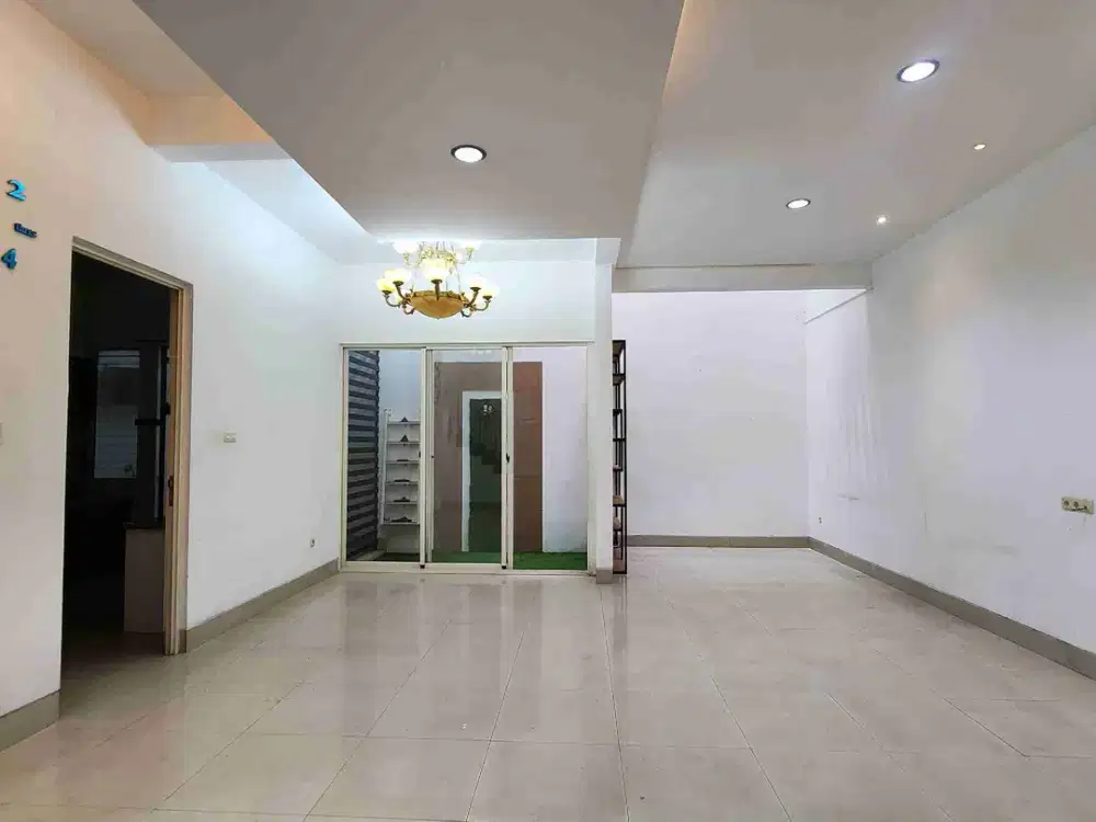 rumah 2 lantai bangunan kokoh surabaya barat siap huni terawat dekat hr muhamand mayjen sungkono pakuwon mall raya darmo permai