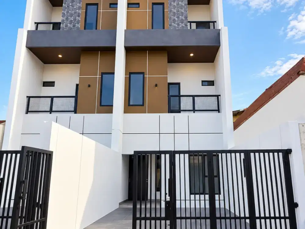 DIJUAL RUMAH BARU 3 Lantai BEBAS BANJIR di Kavling DKI Meruya Selatan